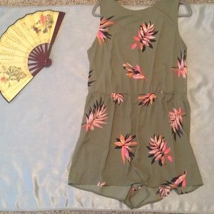 Beautiful Green Romper With Pockets !